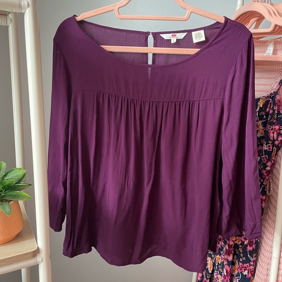 Levi's Tops - Levi’s top